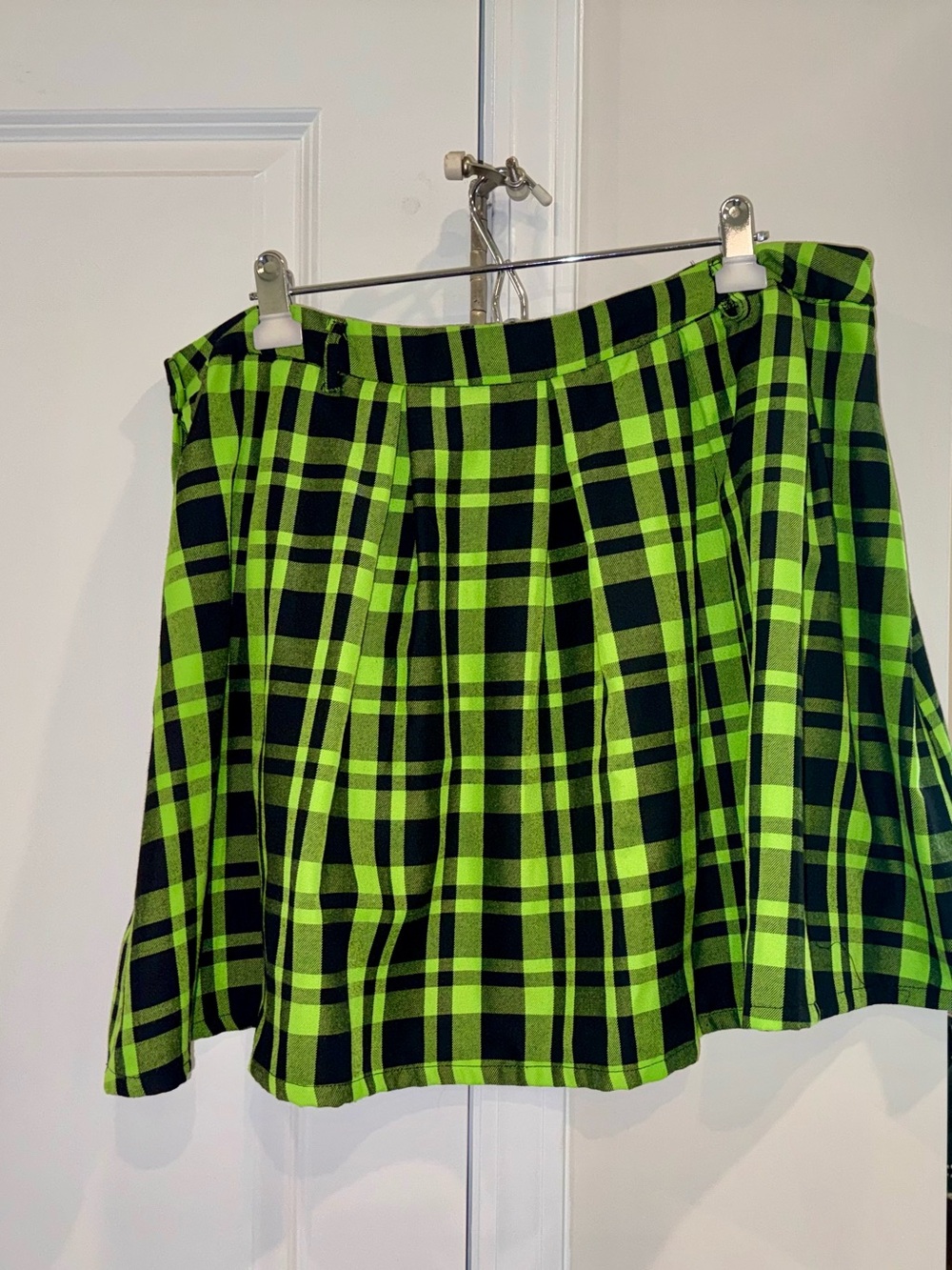 Hot Topic Neon Green and Black Plaid Pleated Skirt size 2XL